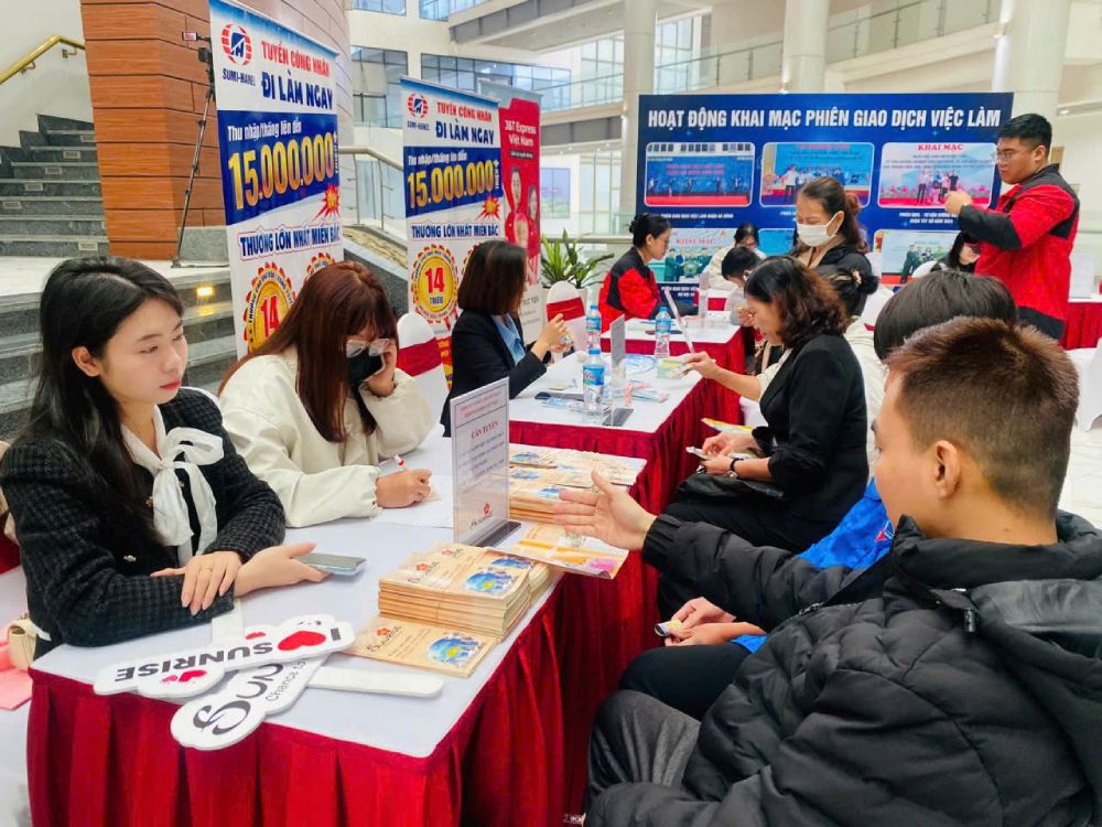 Doanh nghiệp “xiết” tuyển dụng, nhóm khó khăn nhất bị ảnh hưởng là lao động trẻ, sinh viên làm việc ngắn hạn, lao động không có kỹ năng, trình độ. Ảnh: Quỳnh Chi