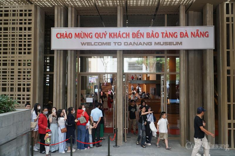 Du lịch tiếp tục là ngành kinh tế mũi nhọn của TP. Đà Nẵng.