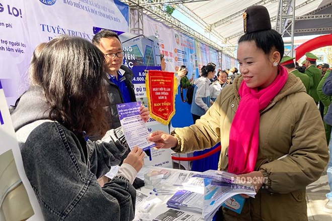 Nghịch lý thị trường lao động ở Điện Biên: Người tìm việc, việc chờ người