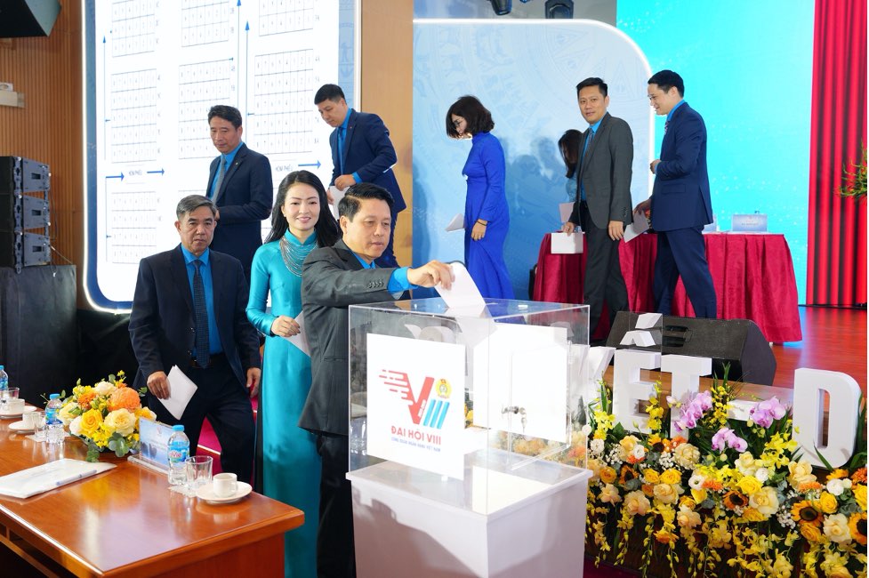 Các đại biểu tiến hành bầu Ban chấp hành Công đoàn Ngân hàng Việt Nam khóa VIII, nhiệm kỳ 2025-2030. Ảnh: Agribank