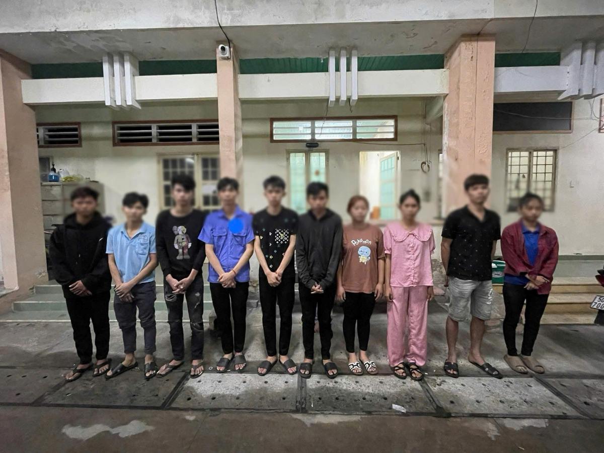 Nhóm người hỗn chiến trong đêm Giáng sinh. Ảnh Công an xã Phú Hòa Đông