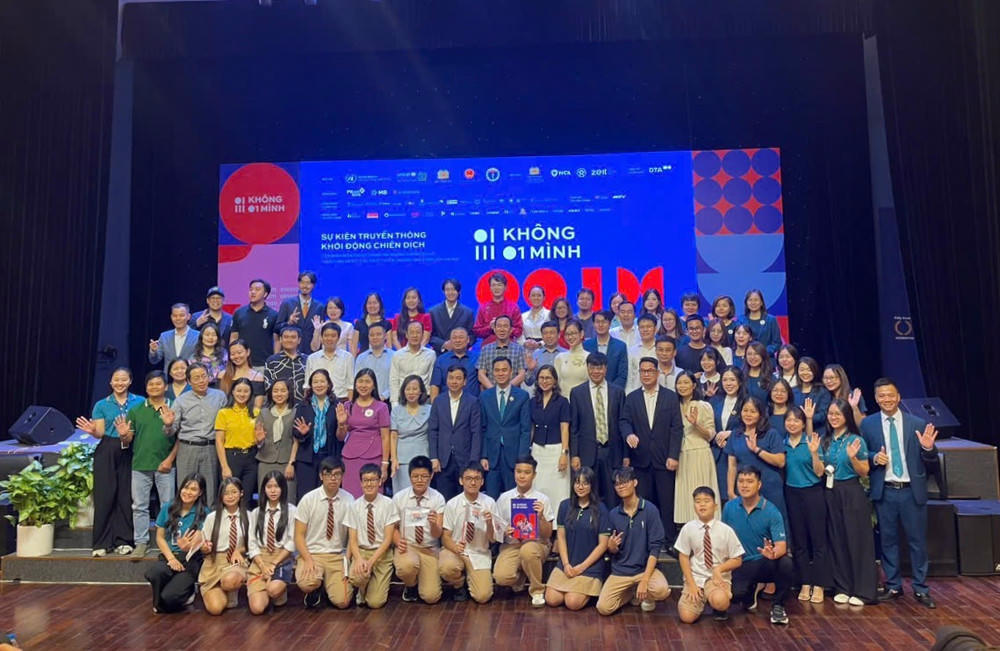 Sau gần 2 tháng triển khai từ 6/10/2025 đến 30/11/2025, chiến dịch “Không Một Mình” đã tạo nên làn sóng lan tỏa mạnh mẽ trên không gian mạng.