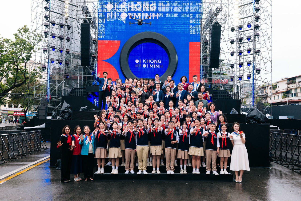 Hưởng ứng chiến dịch, các đại sứ như Rapper Đen, Ca sĩ MONO, Hoa hậu Bảo Ngọc, Hoa hậu Tiểu Vy và MC Khánh Vy và rất nhiều gương mặt có sức ảnh hưởng mạnh mẽ đã đồng hành lan tỏa thông điệp an toàn trực tuyến.