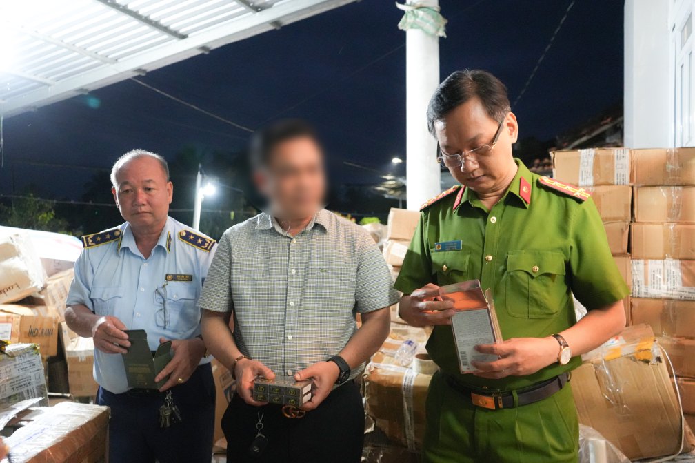 Đại tá Bùi Đức An - Phó Giám đốc Công an TP Cần Thơ, Thủ trưởng Cơ quan Cảnh sát điều tra, trực tiếp có mặt chỉ đạo. Ảnh: Công an Cần Thơ