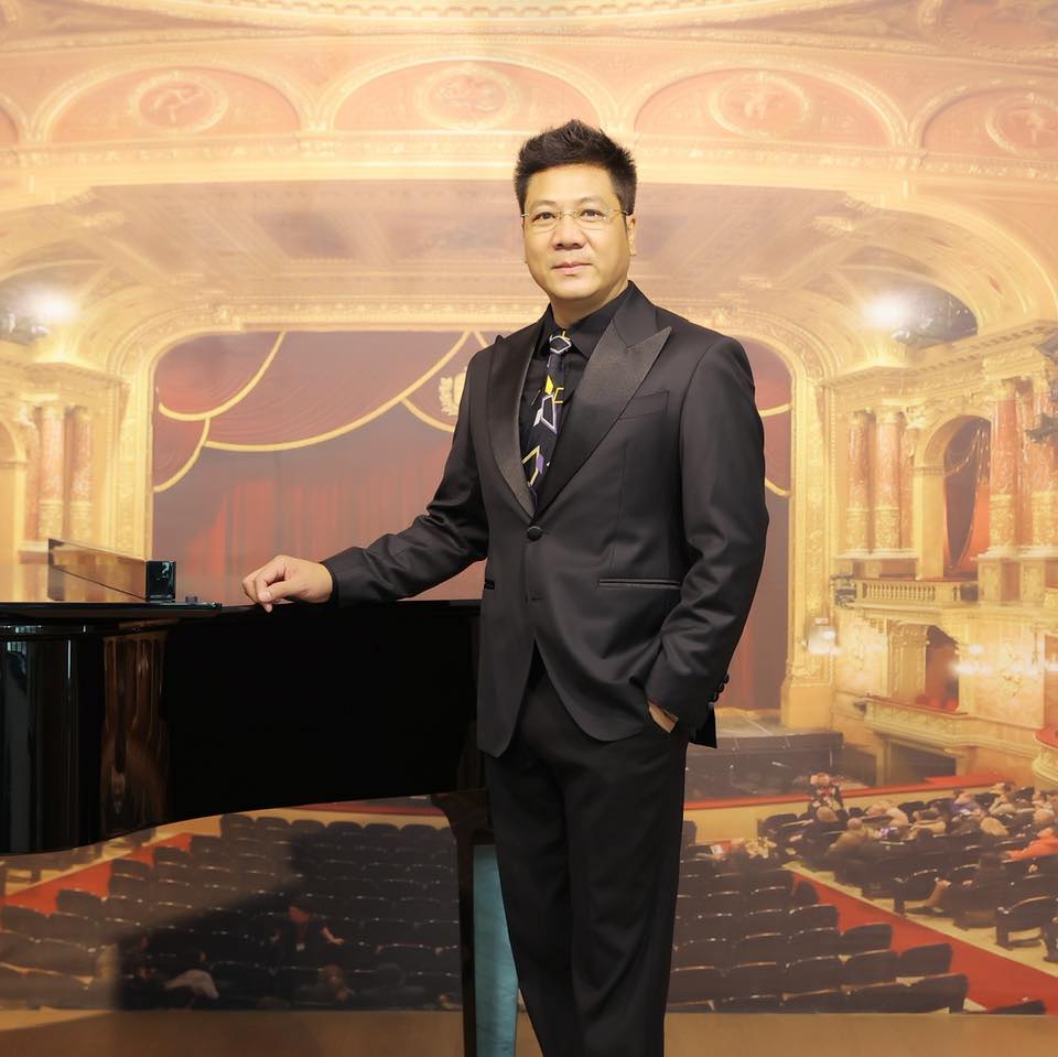 Tháng 6/2025, NSND Quốc Hưng chính thức được bổ nhiệm làm Giám đốc Học viện Âm nhạc Quốc gia Việt Nam (ảnh: FBNV)