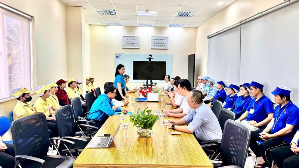 Công đoàn luôn đồng hành, chăm lo đời sống, tiếp thêm động lực để công nhân lao động yên tâm làm việc, gắn bó lâu dài với doanh nghiệp. Ảnh: Hoàng Lộc