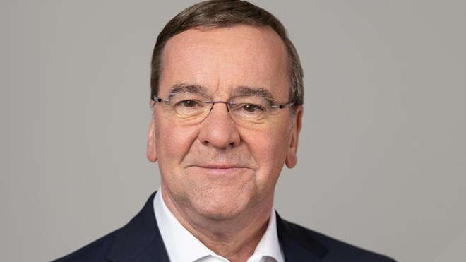 Bộ trưởng Quốc phòng Đức yêu cầu ông Trump xin lỗi