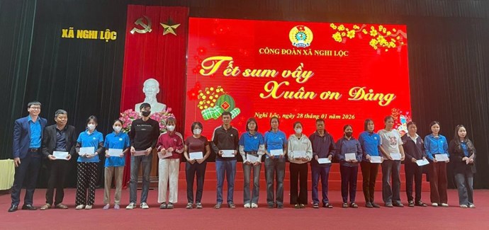 Công đoàn xã Nghi Lộc chăm lo Tết cho đoàn viên, người lao động