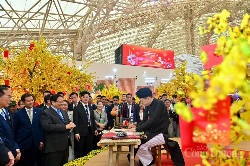 Chùm ảnh: Tưng bừng khai mạc Hội chợ Mùa Xuân  - 12