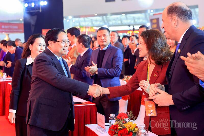 Thủ tướng Phạm Minh Chính nhấn mạnh việc mời đại diện các Đại sứ quán nước ngoài tại Việt Nam tham dự Lễ khai mạc thể hiện tinh thần hội nhập sâu sắc của đất nước. Ảnh: Nguyễn Nam