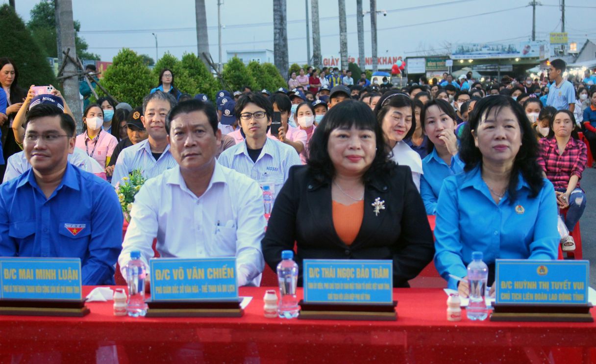 Đại diện lãnh đạo các cơ quan, đơn vị tỉnh, địa phương đến dự. Ảnh: Thanh Mai