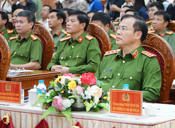 Lãnh đạo Bộ Công an tham dự buổi họp báo. Ảnh: Thanh Tuấn