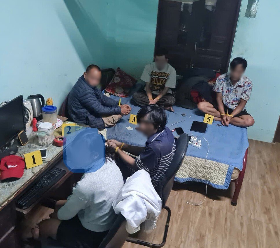 Các đối tượng tổ chức sử dụng ma túy tại phường 3 Bảo Lộc bị công an bắt quả tang. Ảnh: Công an cung cấp