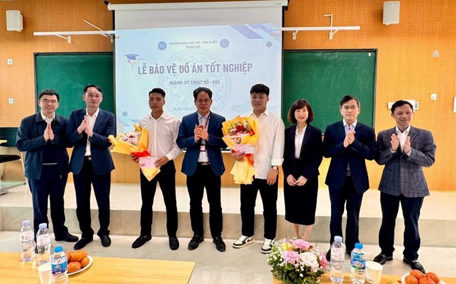 TKV tuyển dụng 15 kỹ sư Đại học Mỏ - Địa chất tại lễ bảo vệ đồ án tốt nghiệp