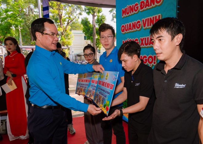 Công đoàn chăm lo Tết cho khoảng 12 triệu lượt người lao động