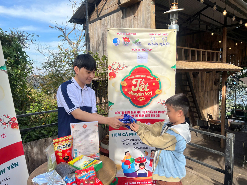 Hình ảnh chiến dịch cộng đồng “Tết chuyền tay” năm 2025.