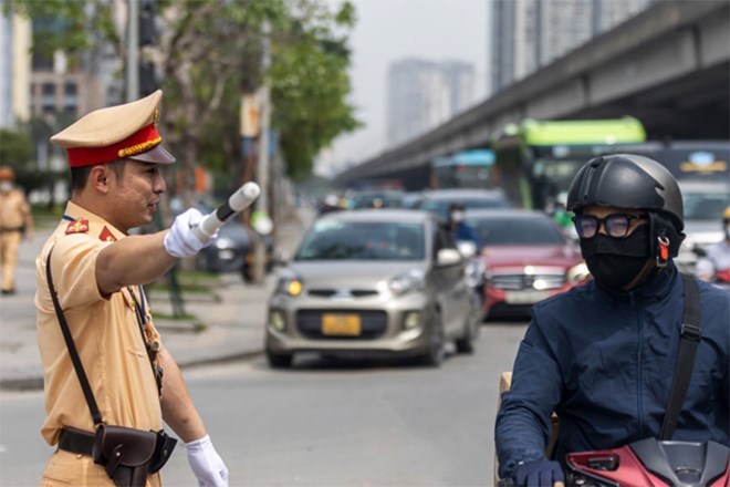 Người đi xe máy, ô tô cần biết: Mức phạt vi phạm giao thông năm 2026. Ảnh: Việt Dũng