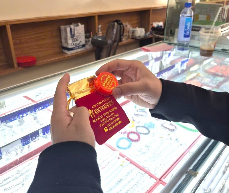 Anh Tuấn (phường Thành Vinh) chia sẻ, năm nào cũng giữ thói quen mua vàng ngày vía Thần Tài. Do anh làm kinh doanh nên coi đây là việc lấy may đầu năm.