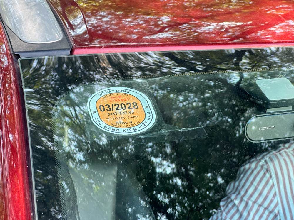 Ngay khi hệ thống phần mềm hoạt động ổn định, phương tiện đạt chuẩn được nhân viên dán tem kiểm định mới và cấp giấy chứng nhận điện tử.