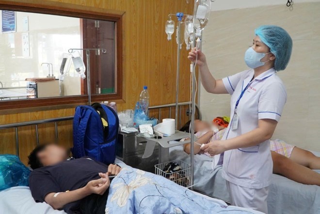 Số người nghi ngộ độc thực phẩm sau ăn bánh mì ở Vũng Tàu tăng lên 79 ca