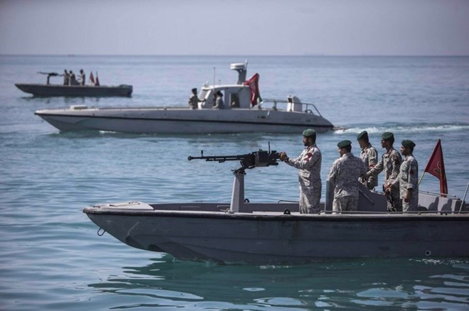 Eo biển Hormuz mở cửa, chỉ cấm tàu liên quan tới đối thủ của Iran