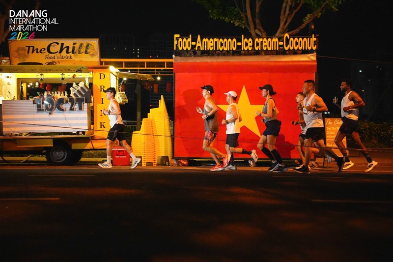 Cung đường chạy dọc bãi biển Mỹ Khê, sông Hàn và bán đảo Sơn Trà mang đến trải nghiệm thể thao kết hợp du lịch độc đáo cho vận động viên tham gia. Ảnh: BTC