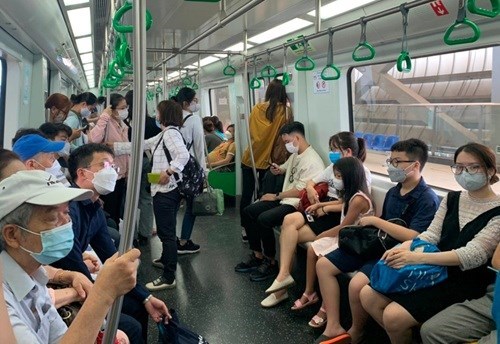 Tàu điện Hà Nội đông khách, cơ hội vàng cho phương tiện công cộng