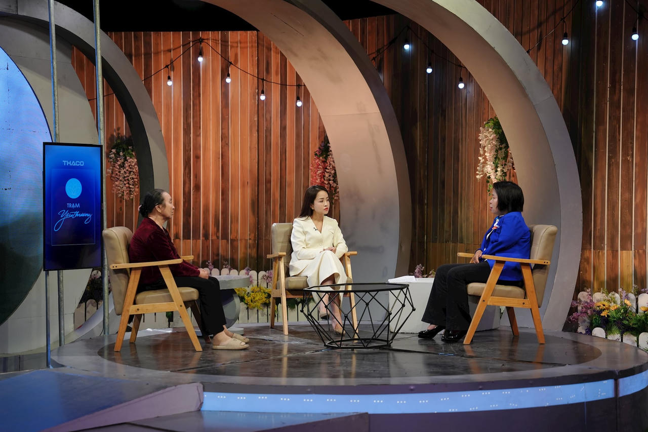 Chị luôn quan tâm đến nội dung, quy định pháp luật dành cho người khuyết tật (ảnh VTV).