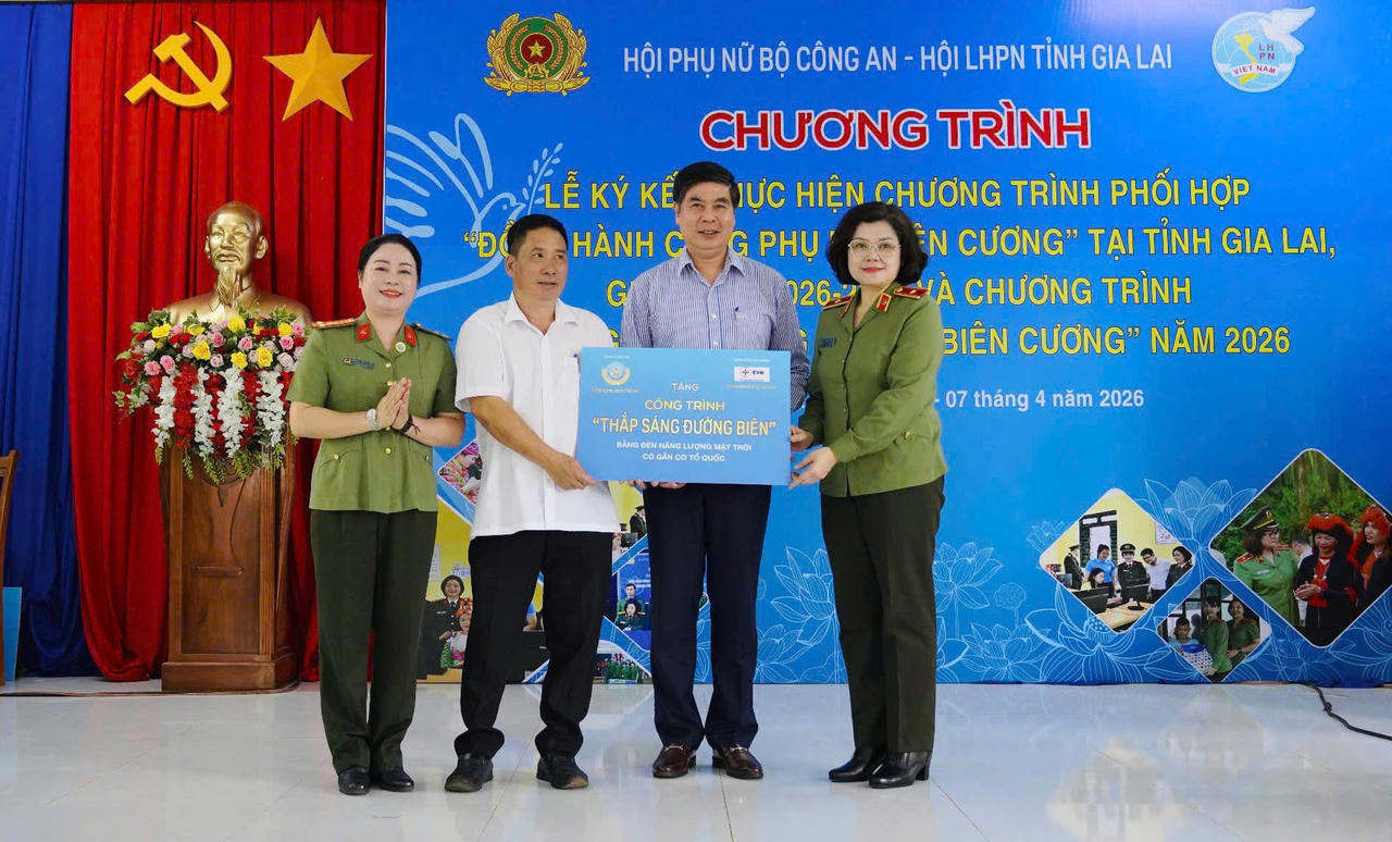 Phụ nữ Công an nhân dân tổ chức nhiều hoạt động đồng hành cùng phụ nữ biên cương