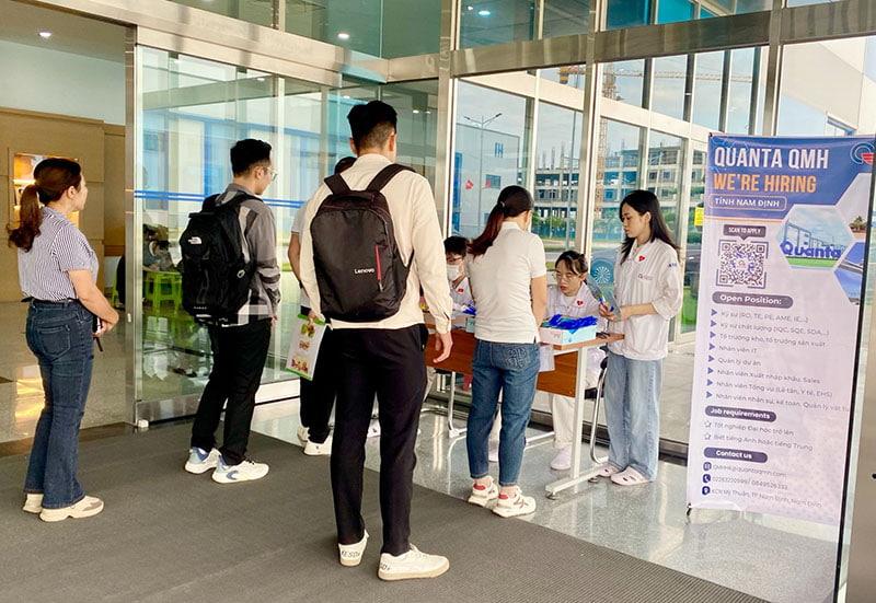 Công ty Quanta thu hút được lượng lớn người lao động với các chế độ hấp dẫn. Ảnh: Minh Hương.