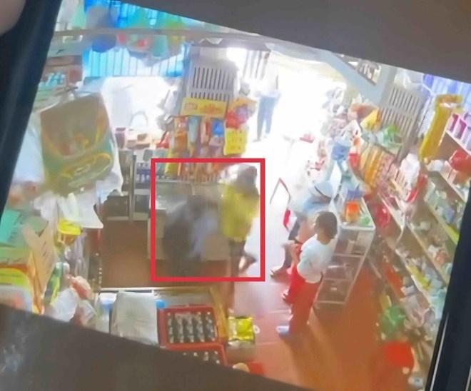 Học sinh bị chấn động não sau khi bị đánh tại quán tạp hóa