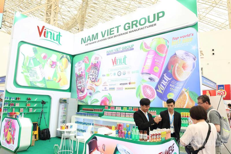 Tại hội chợ, nhiều doanh nghiệp tiêu biểu của Việt Nam với đa dạng các lĩnh vực ngành hàng cũng góp mặt tạo nên sự sôi động của hội chợ. Ảnh: Minh Hương