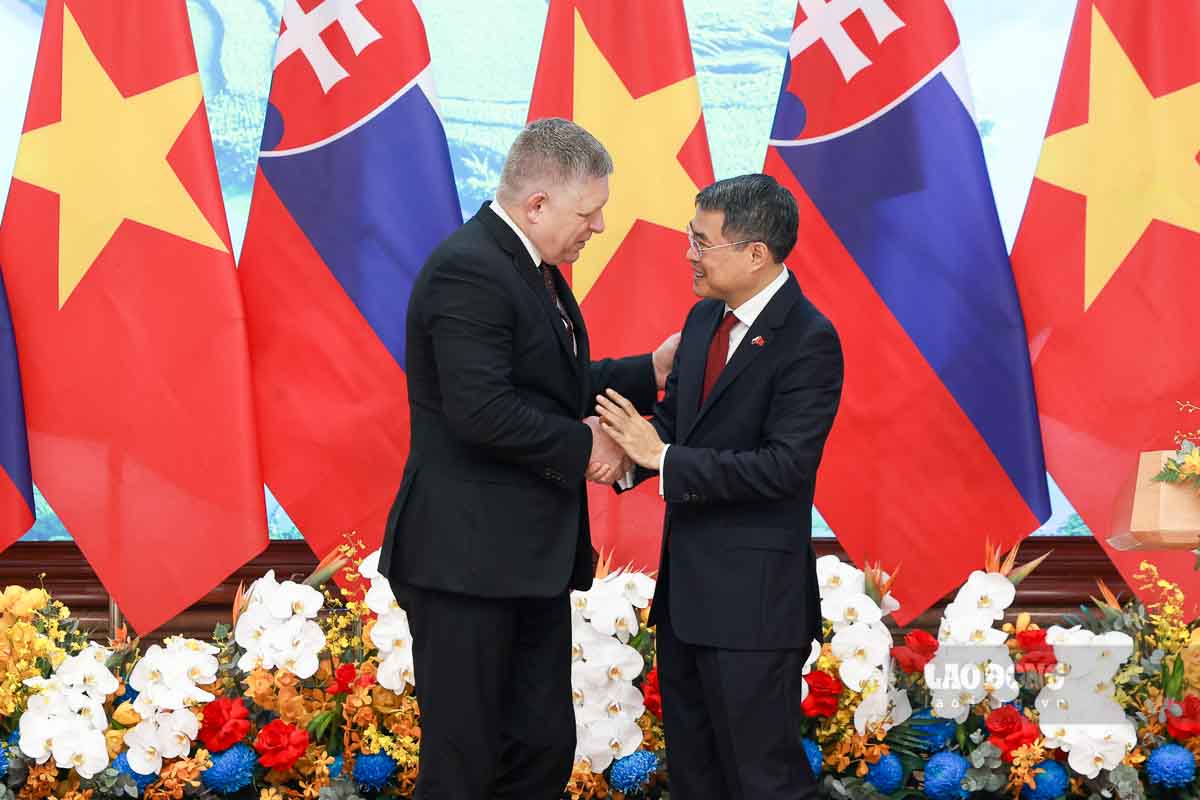 Thủ tướng Chính phủ Lê Minh Hưng và Thủ tướng Slovakia Robert Fico. Ảnh: Hải Nguyễn