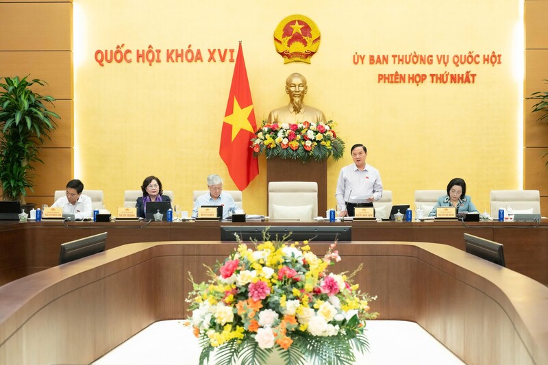 Phó Chủ tịch Quốc hội Nguyễn Khắc Định phát biểu