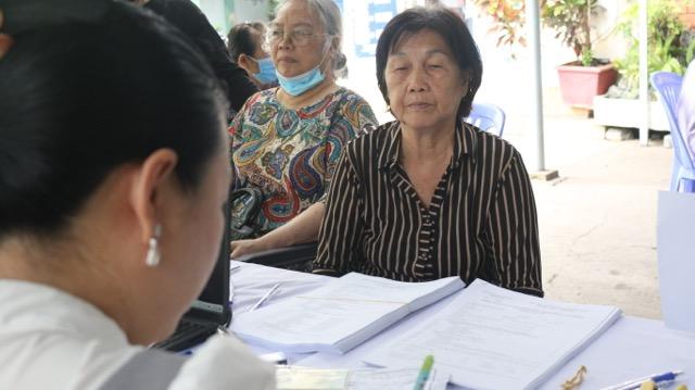 Người dân được tầm soát nhiều bệnh lý mạn tính và tư vấn chăm sóc sức khỏe lâu dài. Ảnh: Nguyễn Ly