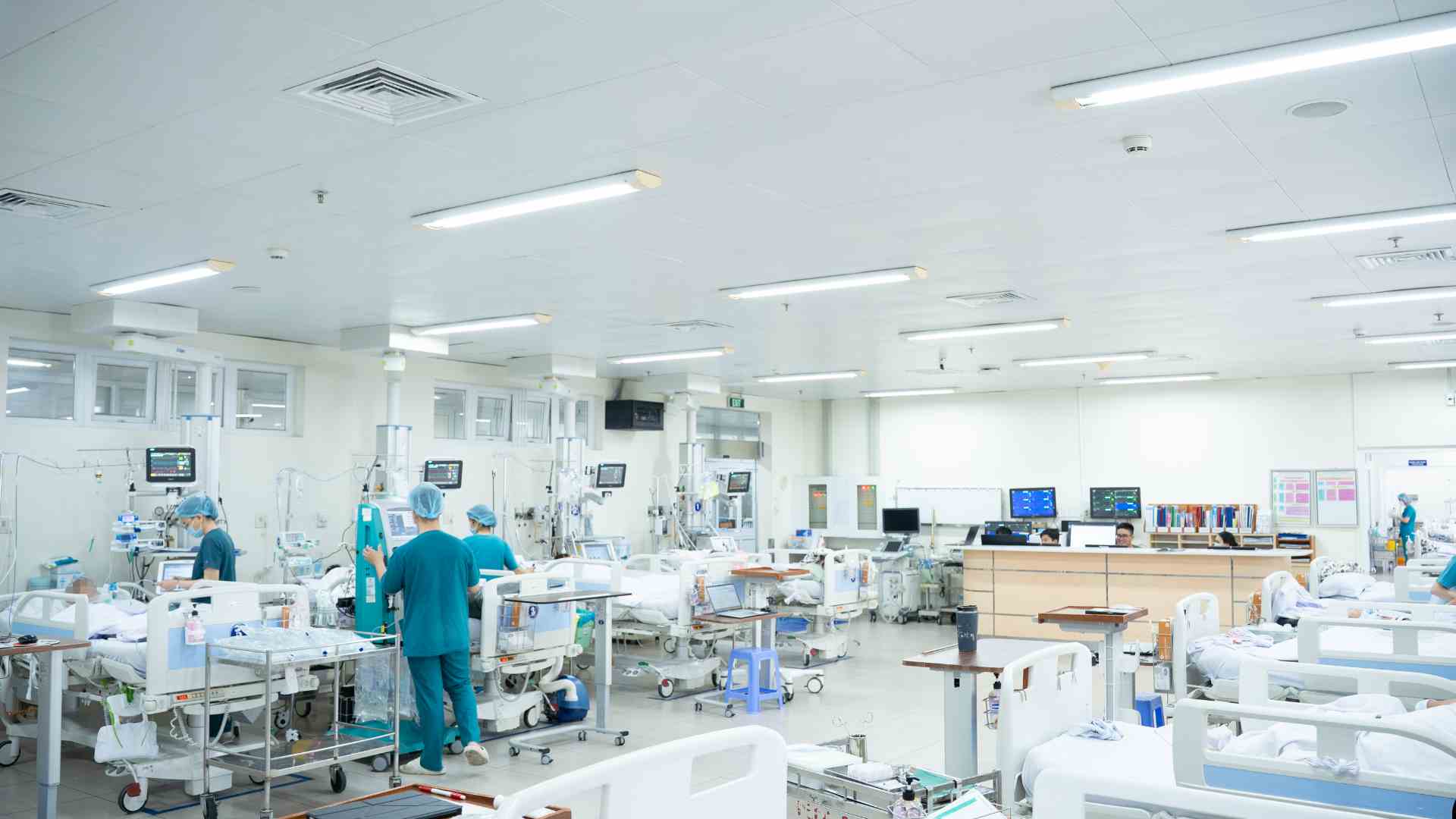 Công tác hồi sức cấp cứu cũng được các bác sĩ tập trung cao độ hỗ trợ bệnh viện. Ảnh: BVCC