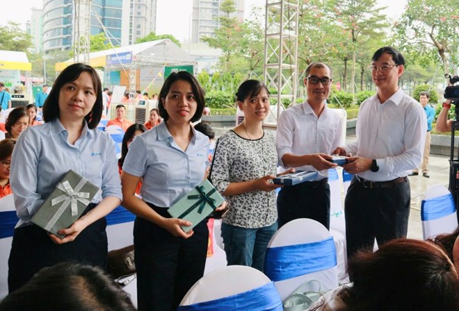 Công nhân, lao động được khám bệnh, mua hàng giảm giá