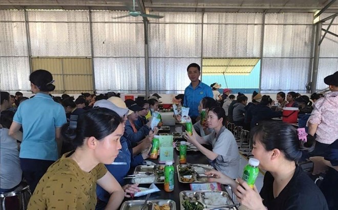 Công đoàn Công ty Hi Tex chăm lo người lao động giữa thời tiết nắng nóng