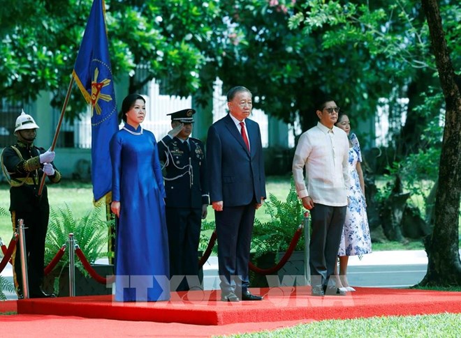 Philippines bắn 21 loạt đại bác chào đón Tổng Bí thư, Chủ tịch nước Tô Lâm và Phu nhân