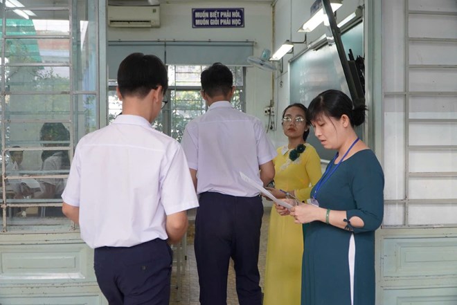 Thí sinh dự thi môn Toán trong kỳ thi vào lớp 10 năm học 2026-2027 tại TPHCM. Ảnh: Chân Phúc