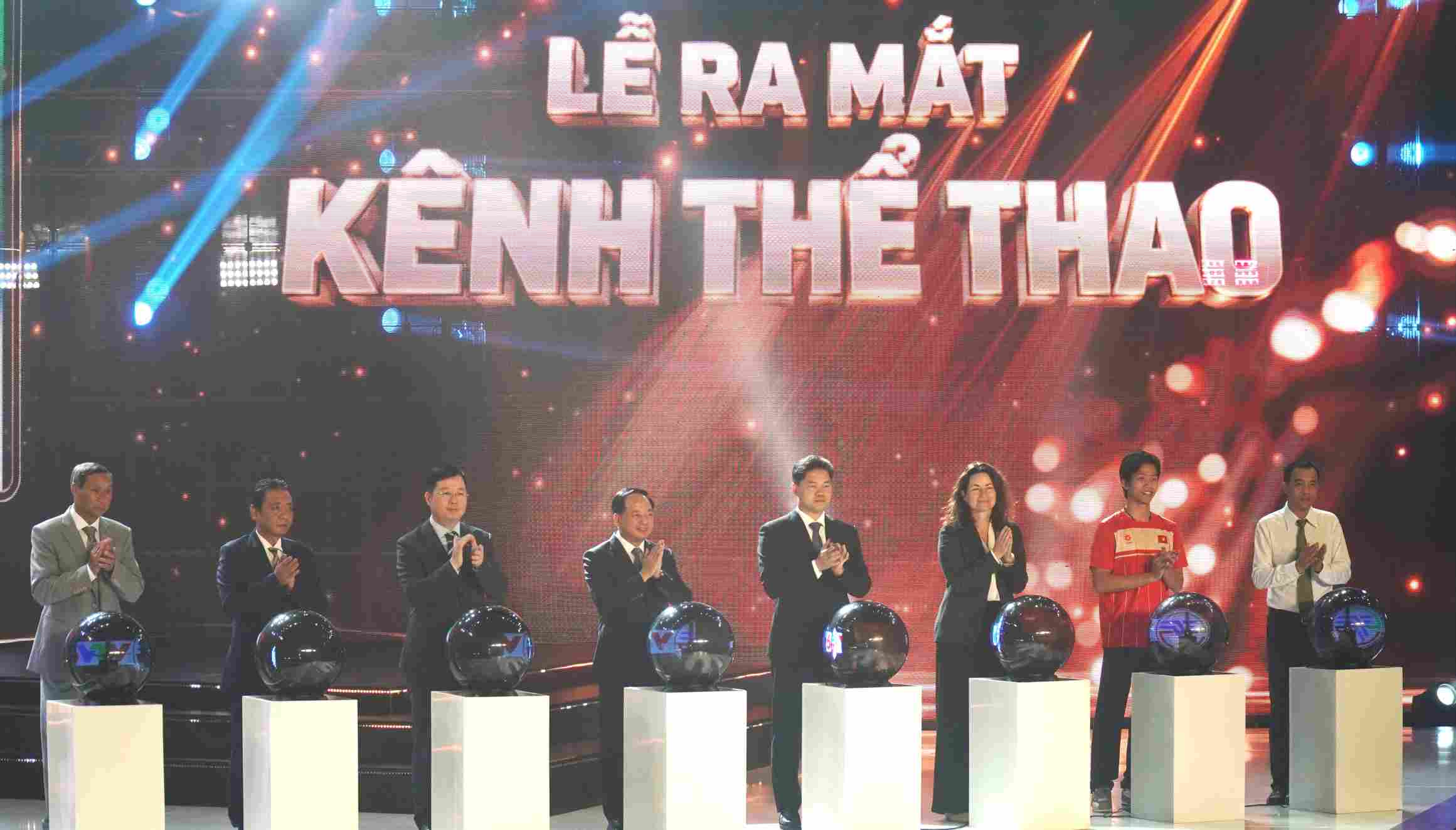 Lãnh đạo Ban Tuyên giáo và Dân vận Trung ương, lãnh đạo ngành Thể dục thể thao và lãnh đạo VTV trong nghi thức ra mắt Kênh thể thao quốc gia. Ảnh: Minh Vũ