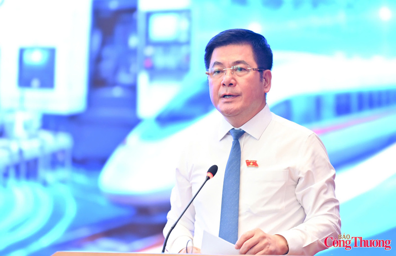 Phó Chủ tịch Quốc hội Nguyễn Hồng Diên phát biểu khai mạc hội thảo.