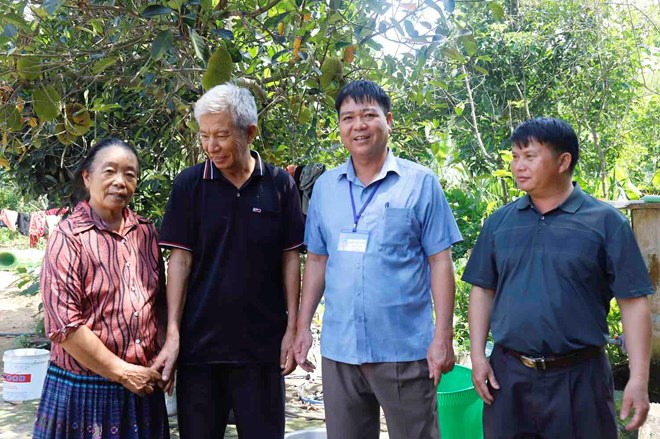 Người có uy tín ở Ea Riêng góp sức đưa đồng bào thoát nghèo