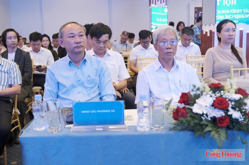 Đại diện lãnh đạo UBND các phường/ xã trên địa bàn tỉnh Đắk Lắk. Ảnh: Lê Sơn