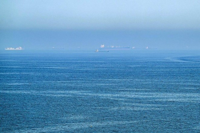Mỹ không kích Iran sau khi tàu chở hàng bị tấn công