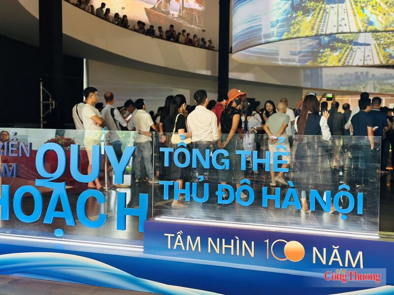 Liên quan đến phản ánh của một số người dân về việc nhận vé miễn phí phải xếp hàng chờ lâu, ông Nguyễn Tiến Đà cho biết, việc phát vé không nhằm hạn chế người tham quan mà là giải pháp để kiểm soát số lượng khách theo từng khung giờ, bảo đảm an toàn khi tham quan.