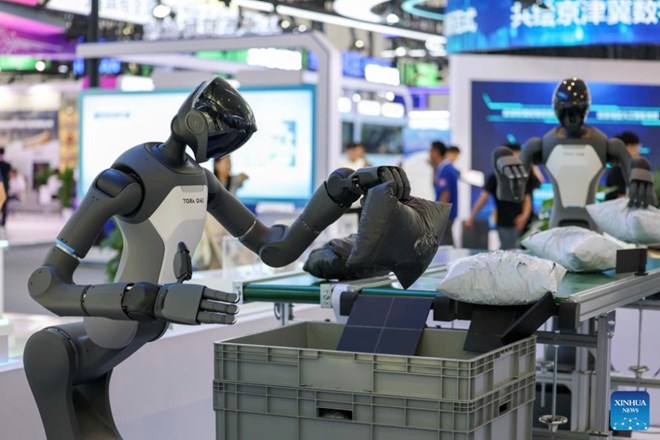 Nhật Bản hướng tới 10 triệu robot AI làm việc