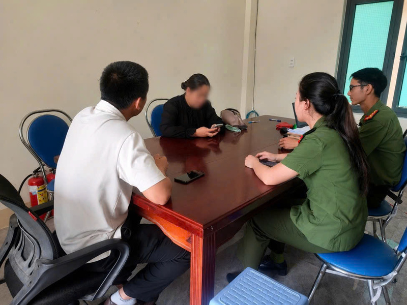 Trong 63 người, có  2 trường hợp bị xử phạt vi phạm hành chính với tổng số tiền 12,5 triệu đồng. Ảnh: Công an cung cấp
