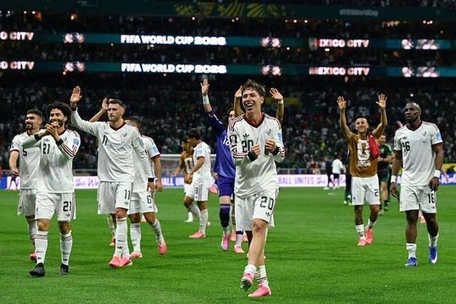 Tuyển Mexico phải trả lại đồng hồ đắt tiền vì nguy cơ vi phạm quy định của FIFA