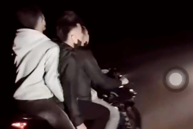 CSGT Gia Lai phạt nhóm thanh niên chở 3, không đội mũ bảo hiểm